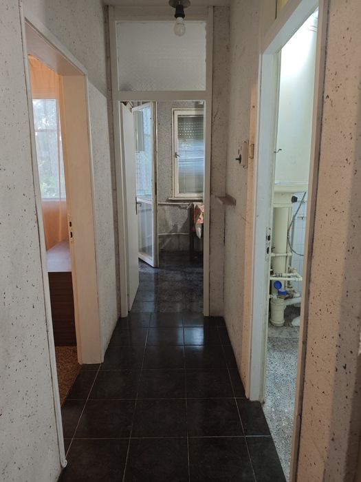 Дава се под наем Двустаен апартамент в Враца, Център - 70 кв.м за 248.88 € - Снимка #2