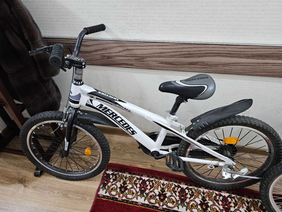 Велосипеды детские сразу оба. Велосипедлар иккаласи бирданига