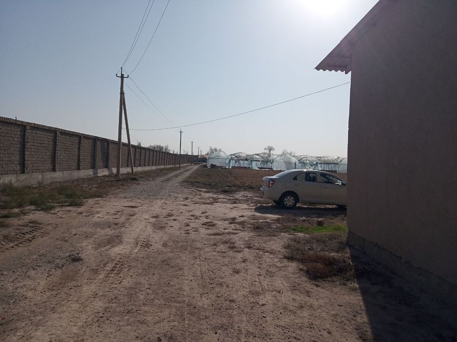 Майдони 2 гектар,60 сотих парники бор.3 хонали уйи бор