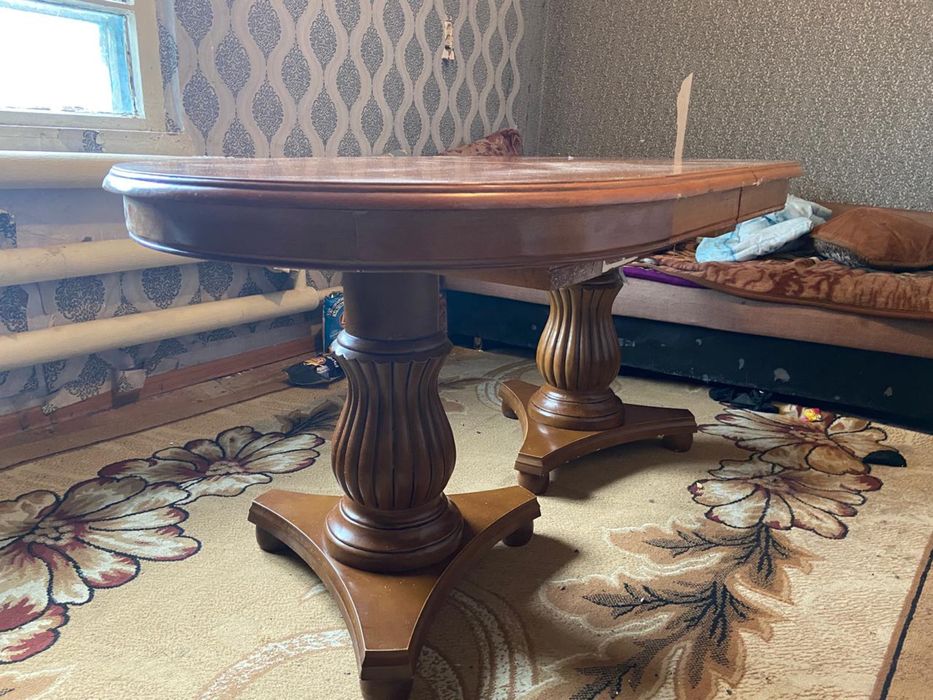 Продам большой стол дубовый