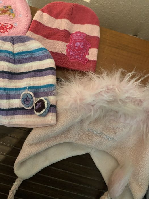 Детски шапки + подарък