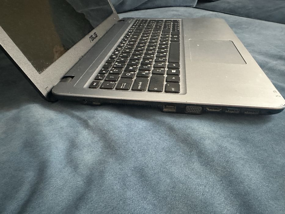 Ноутбук Асус 2017 года