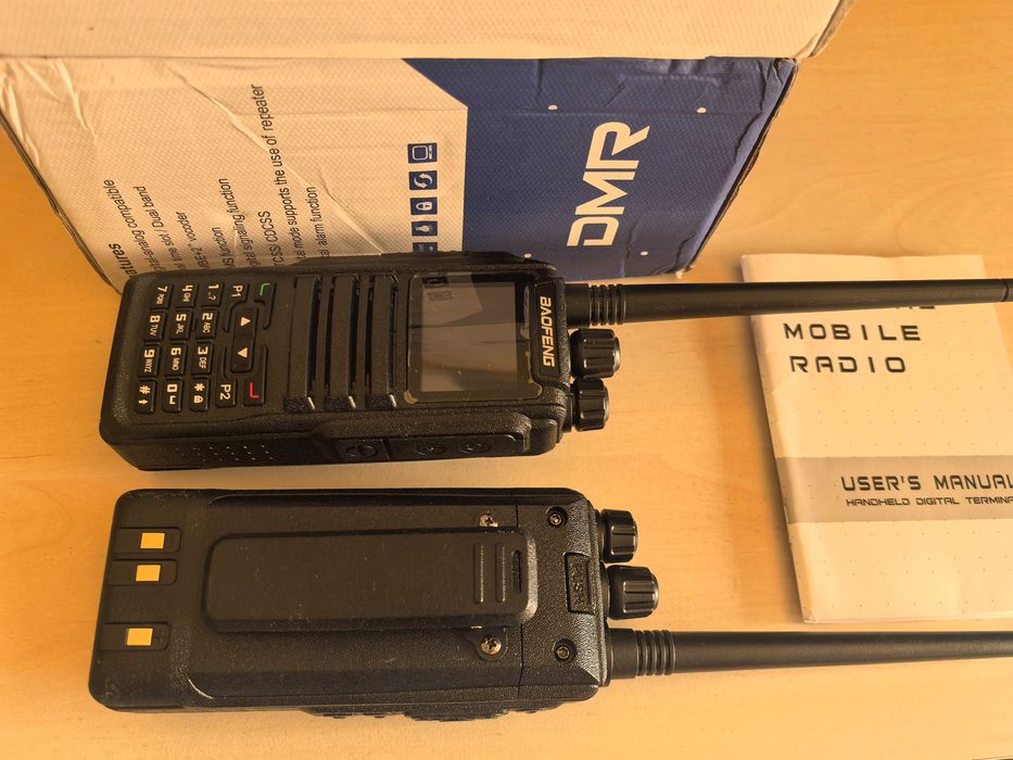 Vand o pereche de statii de emisie-receptie Baofeng DMR-1701 noi