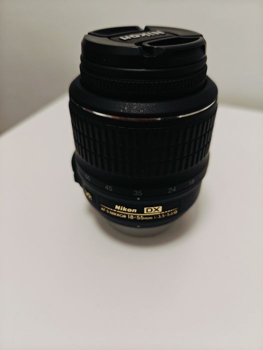 Obiectiv Nikkon 18-55mm 3.5-5.6 DX cu parasolar