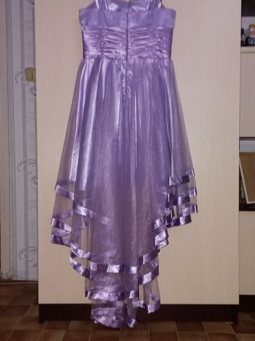 Асиметрична официална рокля