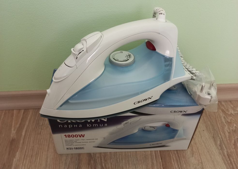 ЧИСТО НОВА ютия Crown с керамична плоча