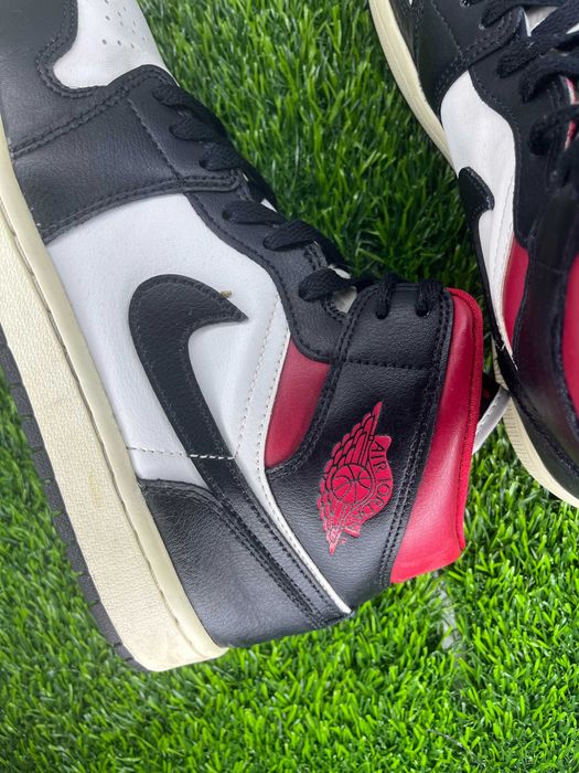 Nike Air Jordan 1 Mid Wmns Дамски Маратонки