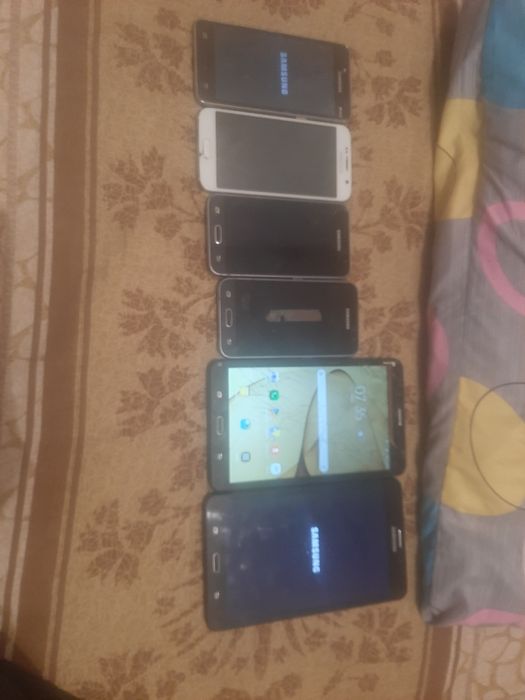 Продам планшет 2 и телефоны