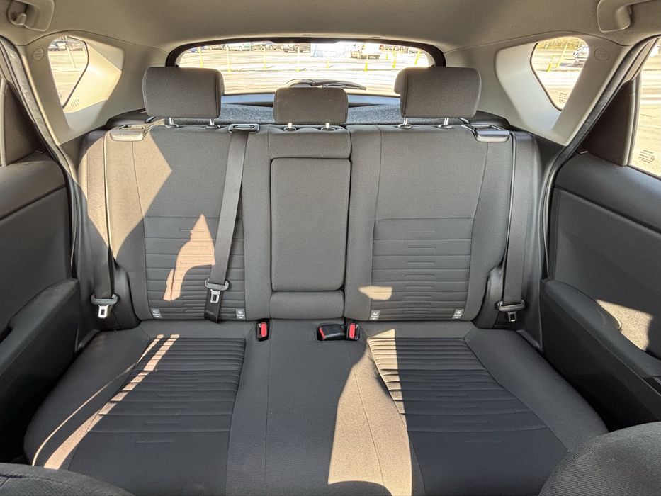 Toyota Auris 1.8/ Hybrid/ E-CVT/ 136 к.с