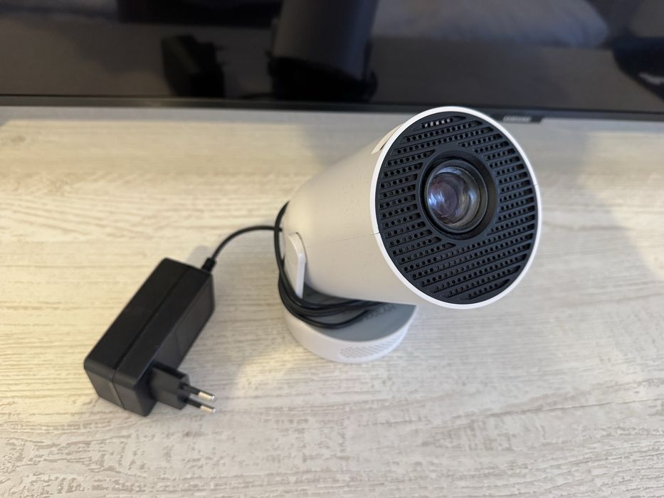 Video proiector Smart, Bluetooth, HDMi, UsB, mirrorig Android si Ios,