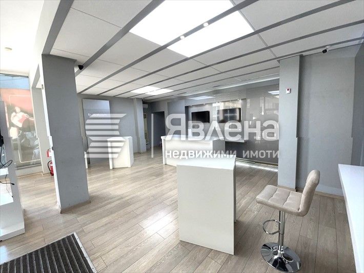 Дава се под наем Магазин в Бургас, Славейков - 103 кв.м за 820 € - Снимка #1
