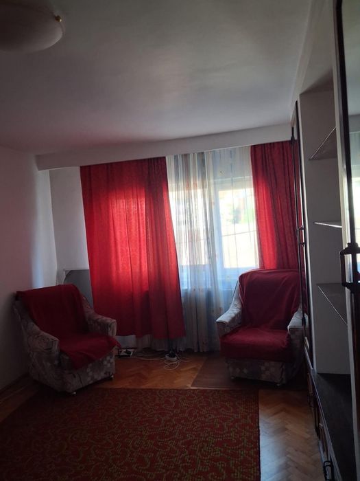 Proprietar vand apartament si garaj Bucovina