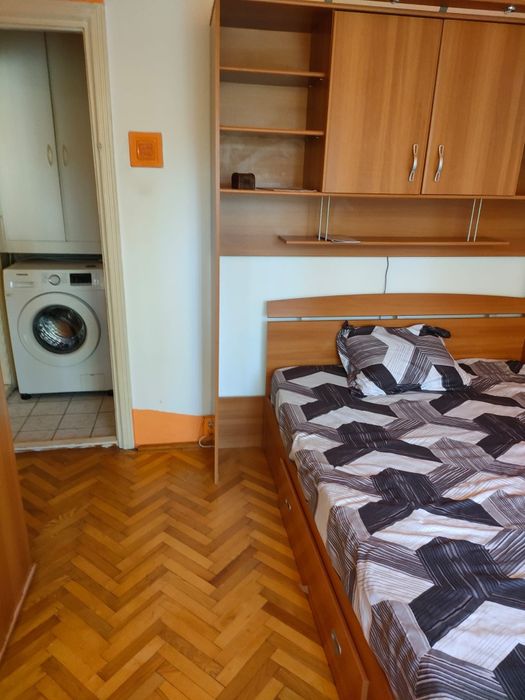 Apartament 3 camere semidecomandat