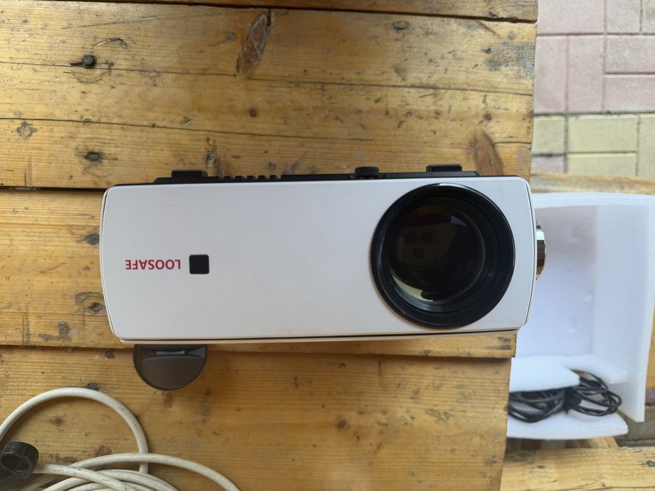 Videoproiector portabil LOOSAFE YG430