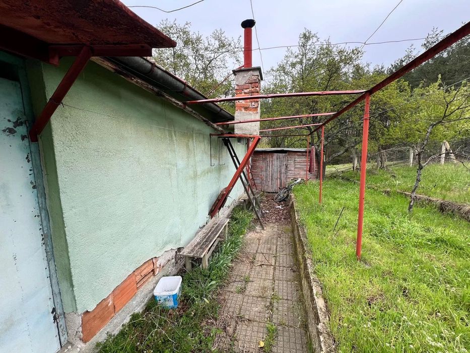Вила в Казанлък с 600 кв. Двор в Старите Лозя на Тюлбено