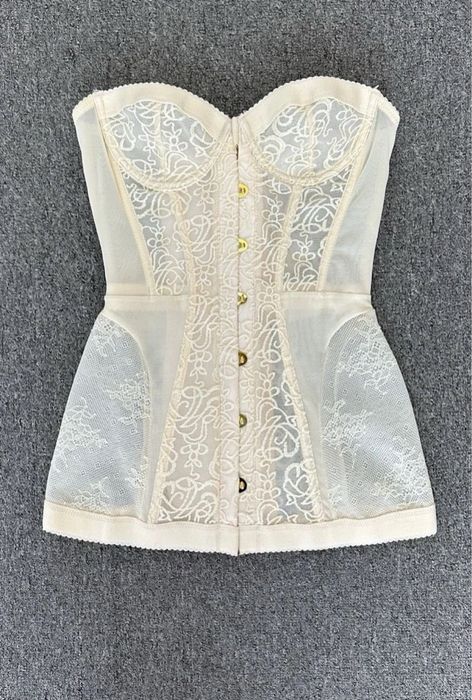 Корсет модел на Agent Provocateur