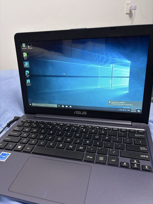 Laptop notebook ASUS E203N