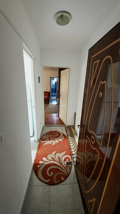 Închiriez apartament păcii 10