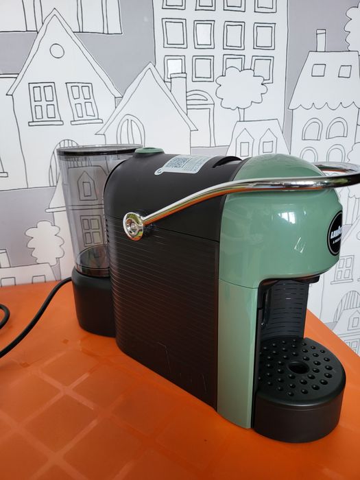 Кафемашина с капсули Lavazza JOLIE EVO