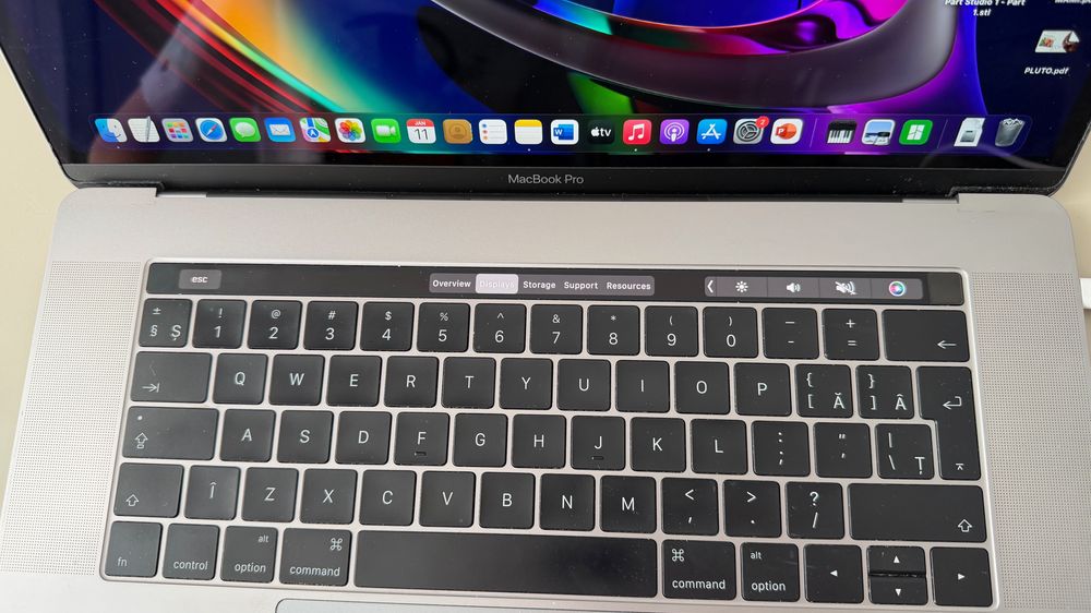 Apple Macbook Pro 15 inch cu touchbar, 2016, i7, 16Gb, 256 SSD