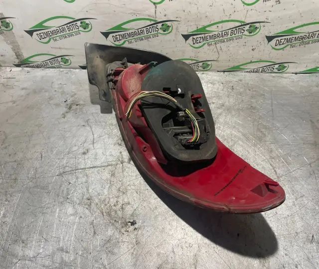 Lampa / Tripla stop dreapta pe hayon Renault Clio 2000 1.4 MT (75 hp)