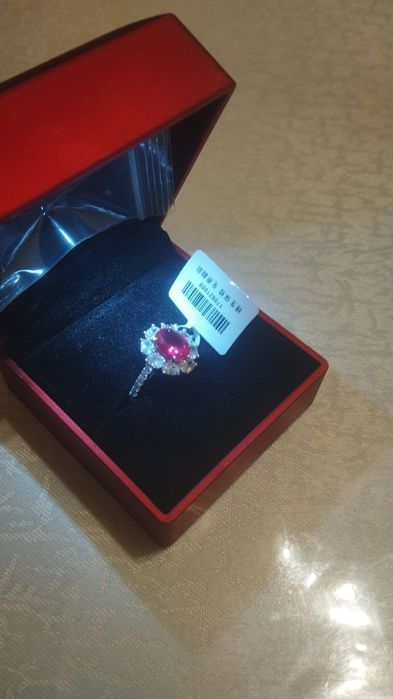 Красивое кольцо серебро с красным алмазом