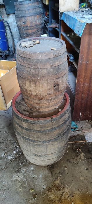 Продавам стари бурета