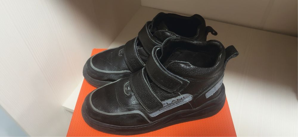 Продам кожанные детские ботинки