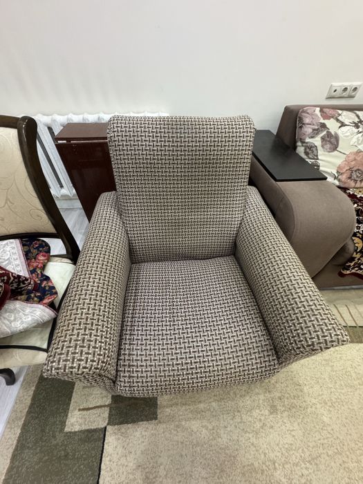 Продаюстя два кресла