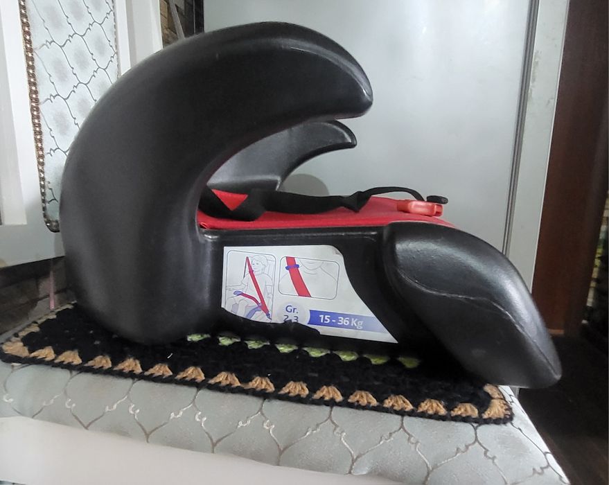 Продам бустер Chicco