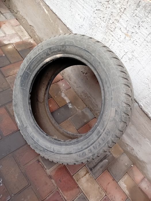 Продам .шину.215.55.р16.