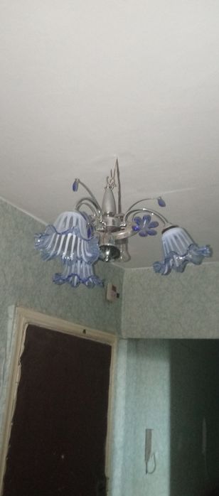 Люстры 3 штуки разные