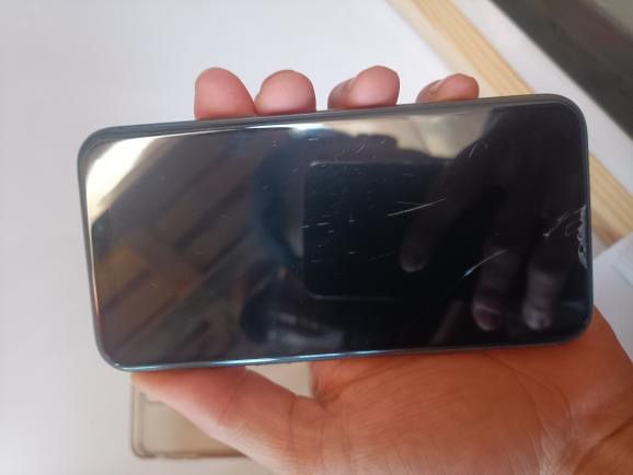 Srochna sotiladi Iphone 11 pro