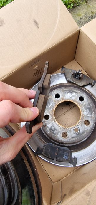 Vând discuri+plăcuțe frână spate bmw e90/91