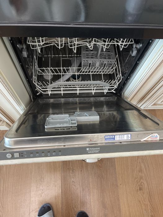 Посудомойка Hotpoint Ariston