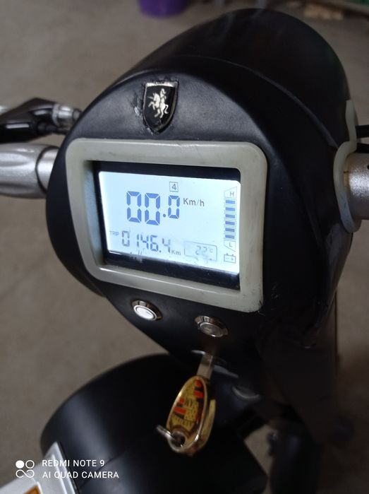 Продам элетро-самокат.