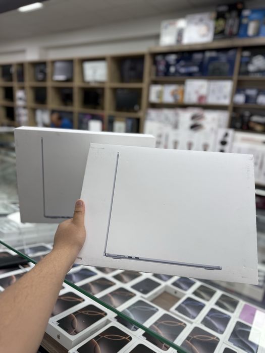 MacBook Air  15 inch M4 24gb / 512 SSD