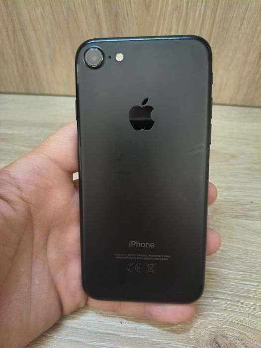 Vând iPhone 7, 128GB, Negru Mat, Neverlocked, Baterie 92%