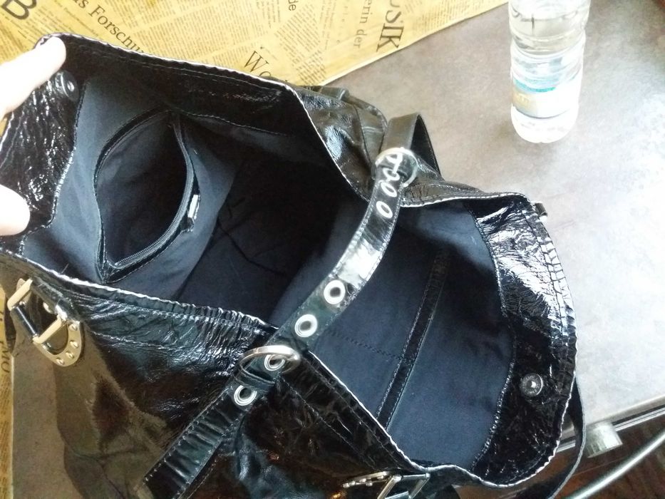 дамска черна чанта,лачена,голяма-естествена кожа