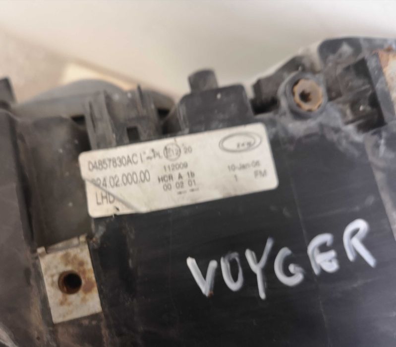 Оригинални   фарове   Chrysler Voyager