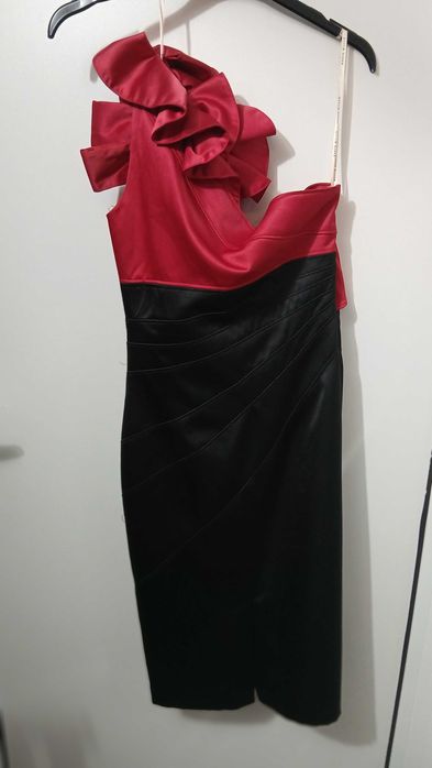 Червена и черна сатенена рокля с едно рамо – Karen Millen