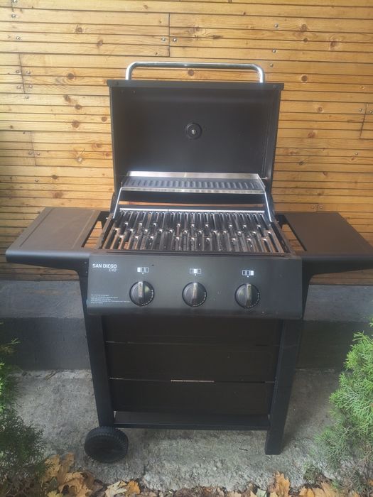 Grătar BBQ gaz grill