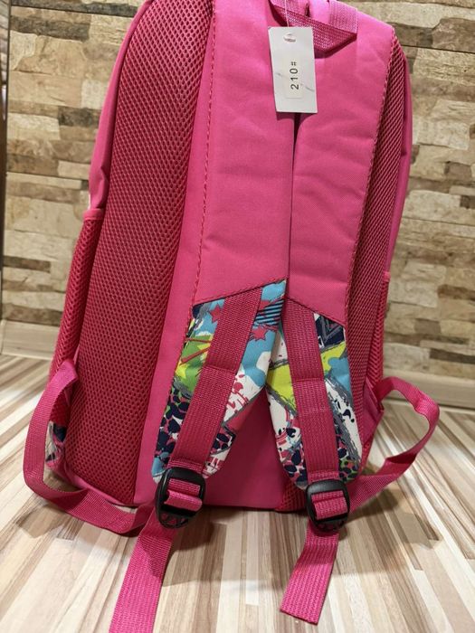 Оригинална раница.NIKE !!!Перфектно качество!!!С две отделения...21ли