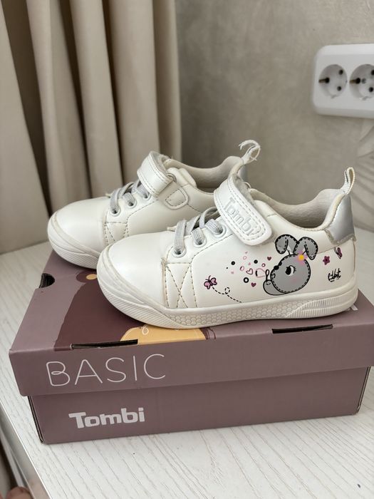 Кроссвки на девочку 23 размер