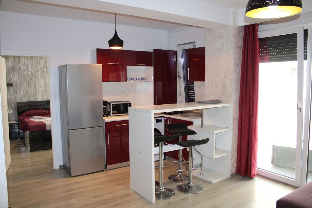Închiriez Apartament 2 camere Mamaia Nord.