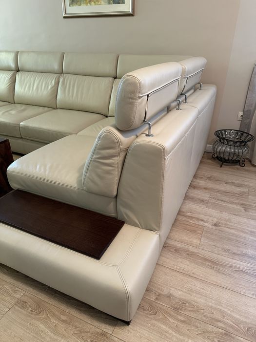 Продавам кожено канапе в цвят екрю