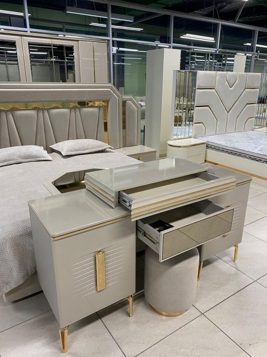 Продается спальный гарнитур