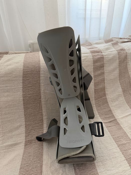 Orteză Aircast utilizată de câteva ori, stare foarte bună