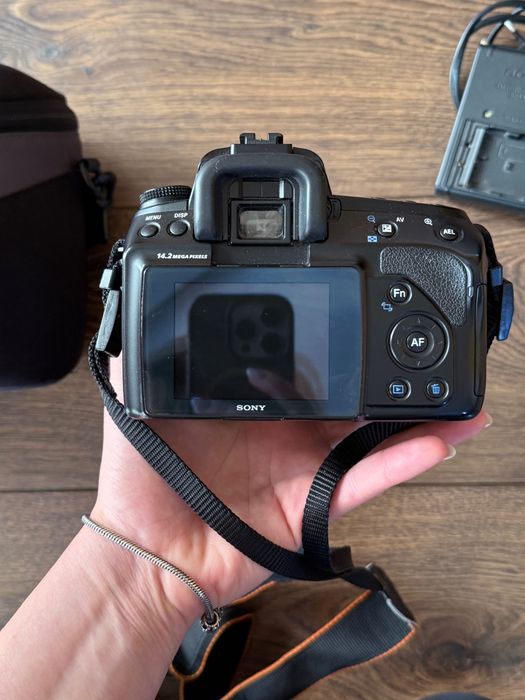 Sony Alpha A450 (DSLR) + обективи и чанта