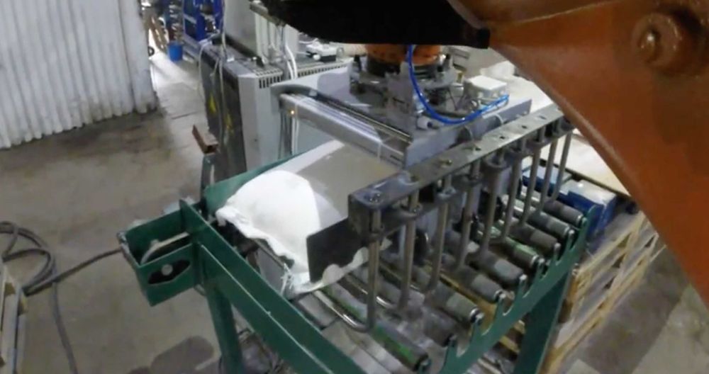 Celulă robotică completă pentru paletare saci